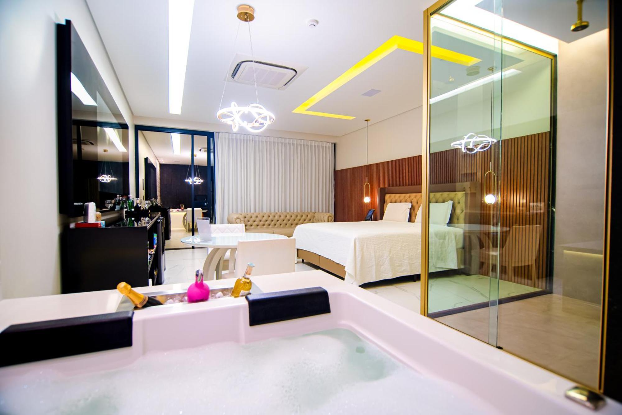 Dubai Love hotel *